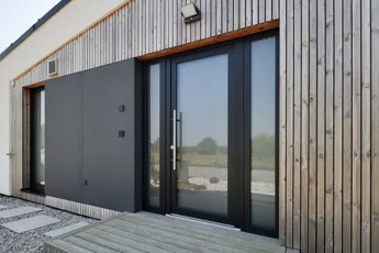 Deceuninck rozwija ofertę systemów dla okien i drzwi wejściowych z technologią ThermoFibra
